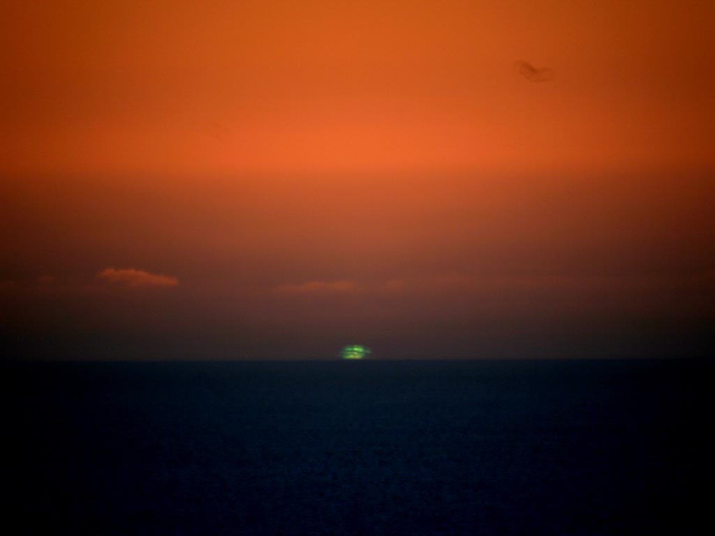 Glimpse of a green flash above the setting sun. 